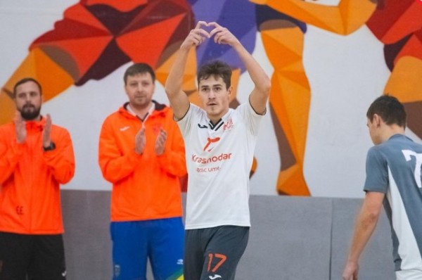 
        Форвард Михаил Самусевич - лучший игрок месяца ПФК «Краснодар-ЮМР» в марте    