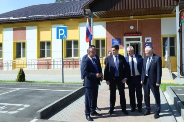 
        Юрий Бурлачко оценил темпы развития социальной сферы Усть-Лабинского района    