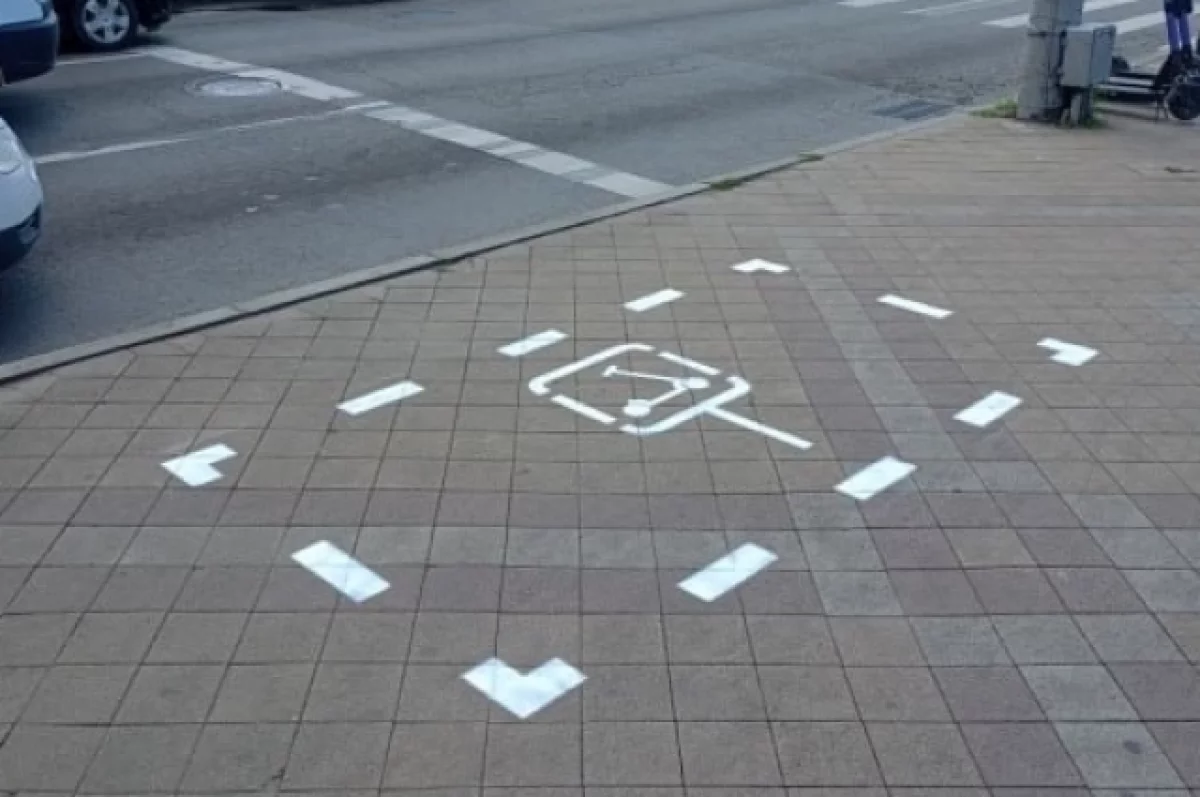 
        В Краснодаре появились экспериментальные разметки для парковки самокатов    