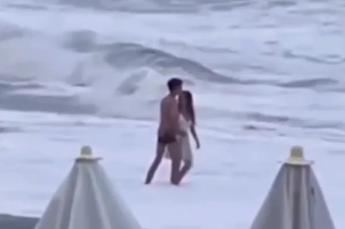 Утонувшую во время шторма в Сочи девушку кремируют в Ростове-на-Дону
Утонувшую во время шторма в Сочи девушку кремируют в Ростове-на-Дону