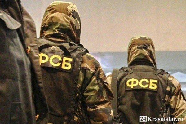 Связан ли офицер ФСБ с международными преступниками? Связан ли офицер ФСБ с международными преступниками?