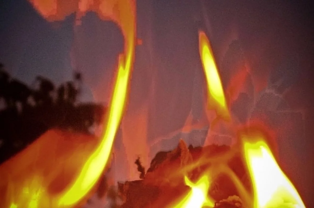 В Краснодаре в микрорайоне Гидростроителей загорелась трава в поле
В Краснодаре в микрорайоне Гидростроителей загорелась трава в поле