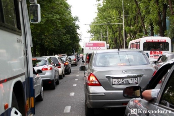 Мост в Крым парализует движение в Краснодаре Мост в Крым парализует движение в Краснодаре