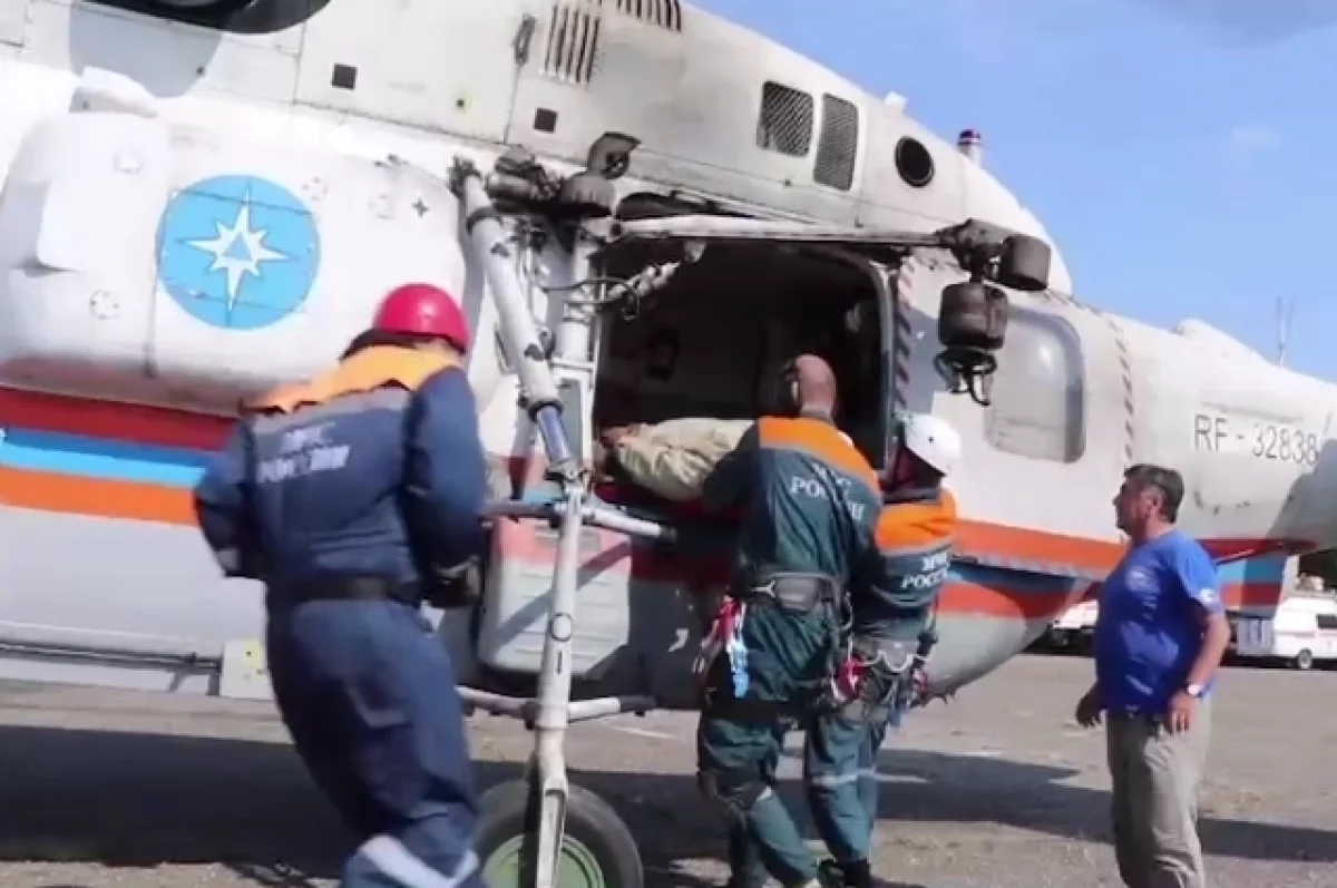 
        Пенсионера с переломом с горы Тхач эвакуировали в Сочи на вертолете    