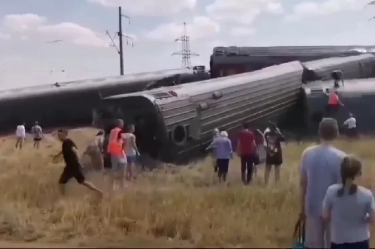 
        Поезд Казань - Адлер сошел с рельсов, есть пострадавшие    