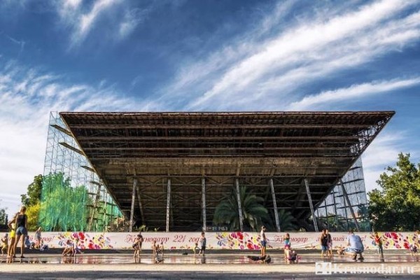 Вы нам должны! Вы нам должны!