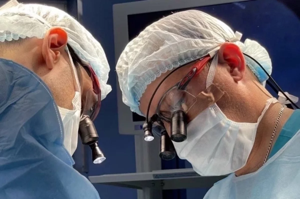 Хирург оперировал мальчика с откушенным лицом практически на весу
Хирург оперировал мальчика с откушенным лицом практически на весу