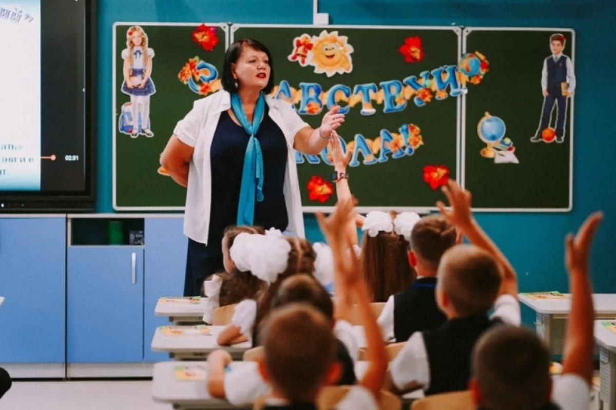 Вениамин Кондратьев поздравил педагогов Краснодарского края с Днем учителя
Вениамин Кондратьев поздравил педагогов Краснодарского края с Днем учителя