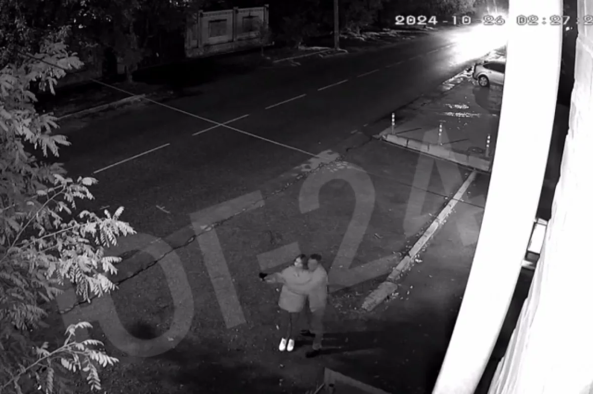 
        В Краснодаре полиция разыскивает пару, стрелявшую на улице из пистолета    