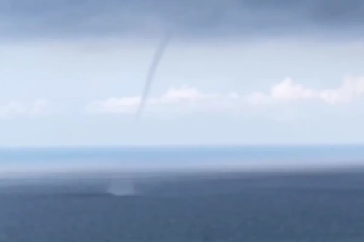 
        Сочинцам из-за смерчей рекомендовали отключить газ и укрыться в погребе    