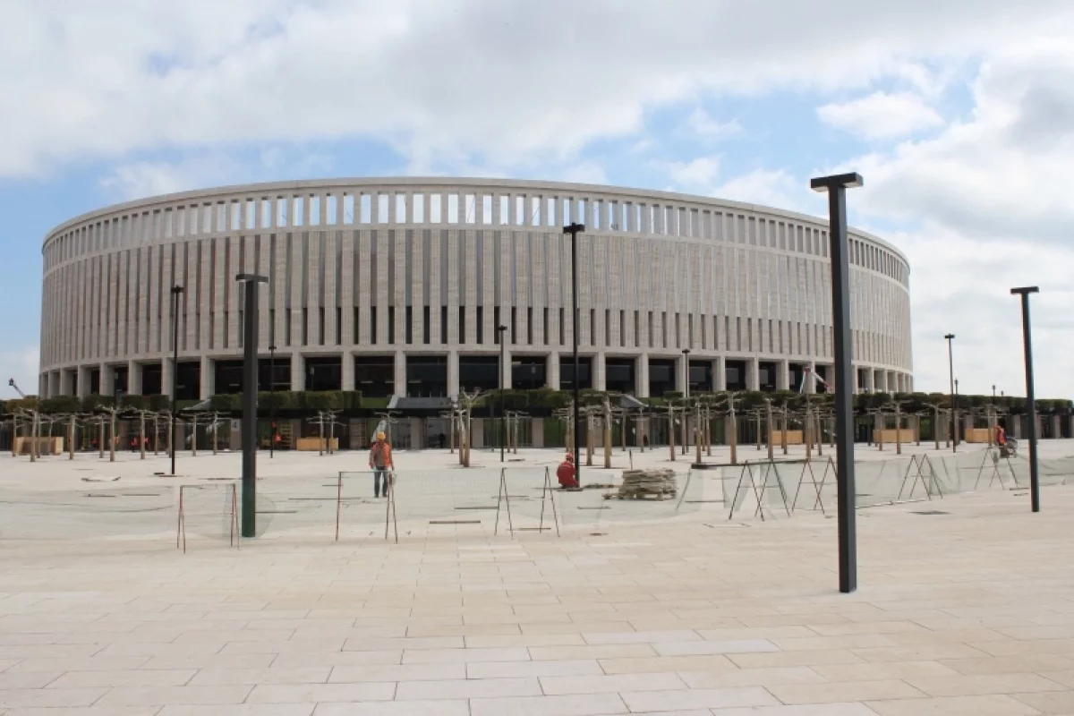 
        Специалисты начали украшать к Новому году стадион &laquo;Краснодар&raquo;    