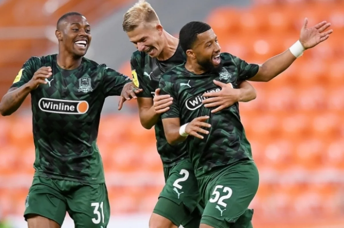 Игроки сборной Брунея боятся замерзнуть во время матча в Краснодаре
Игроки сборной Брунея боятся замерзнуть во время матча в Краснодаре