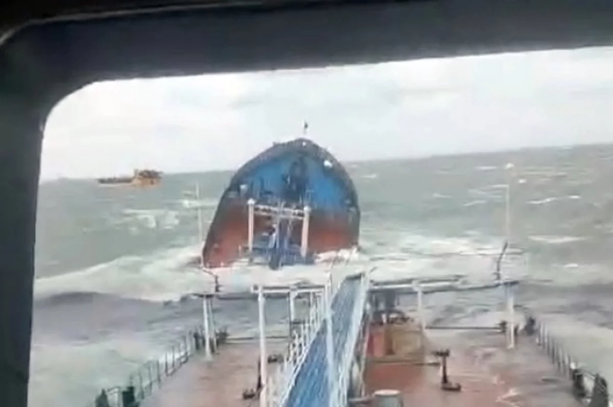 
        О моменте крушения танкера «Волгонефть-212» рассказал матрос    