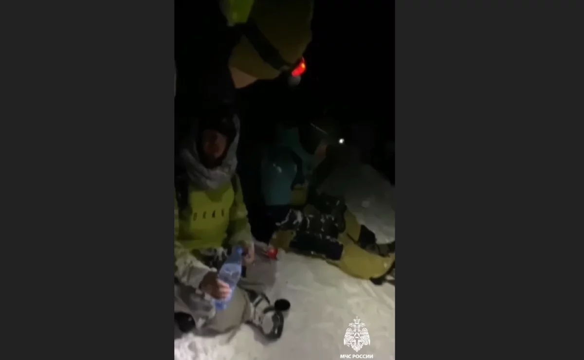 
        В Сочи нашли пропавших после схода лавины сноубордистов    