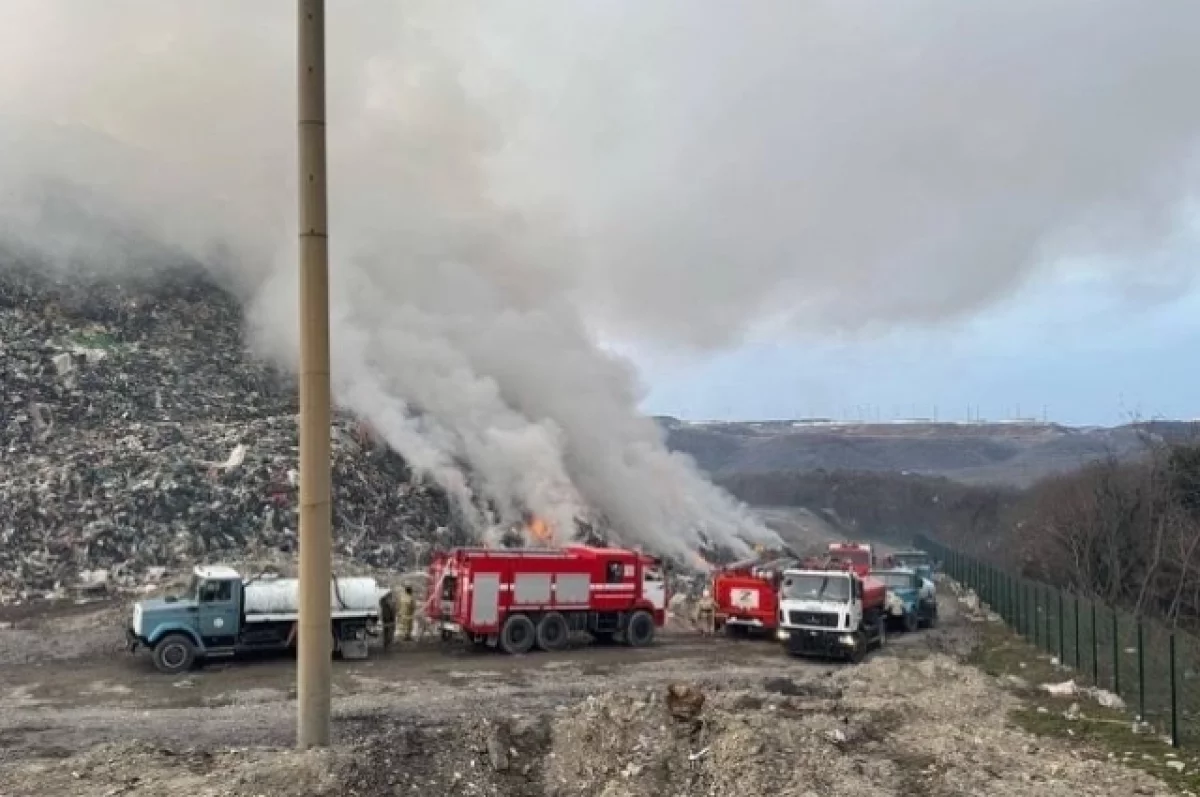 
        Площадь пожара на полигоне в Новороссийске уменьшилась до 600 «квадратов»    